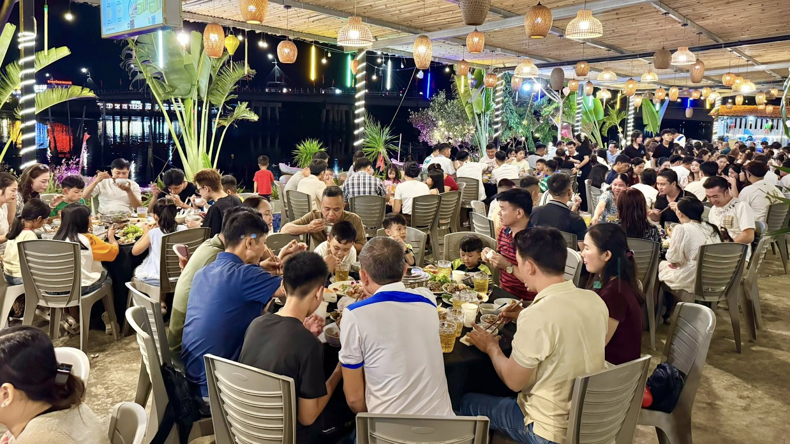 Hải Sản Bến Thuyền Cầu Mới - Top nhà hàng hải sản địa phương Cam Ranh