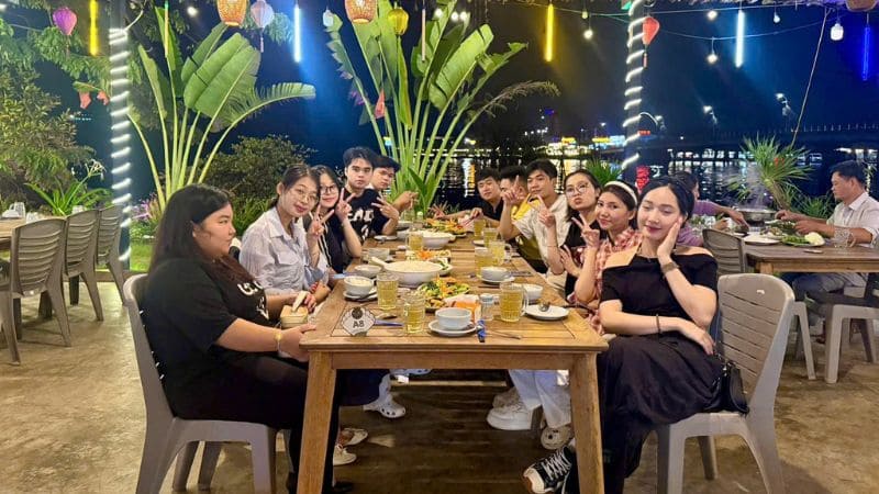 Nhà hàng Trạm Eo Biển khu vực Bãi Dài