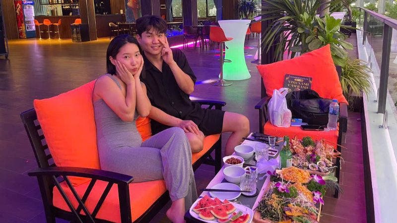 Không gian sân thượng tại nhà hàng Cơm Niêu Vịnh Xanh 