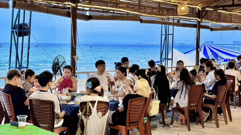 Địa điểm check-in Cam Ranh - Nhà hàng Hải sản Rạng Đông - Eo gió Bãi Dài
