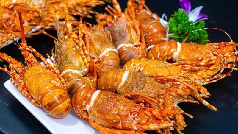 Ăn gì ở Cam Ranh với tôm hùm tươi ngon tại nhà hàng Vịnh Xanh