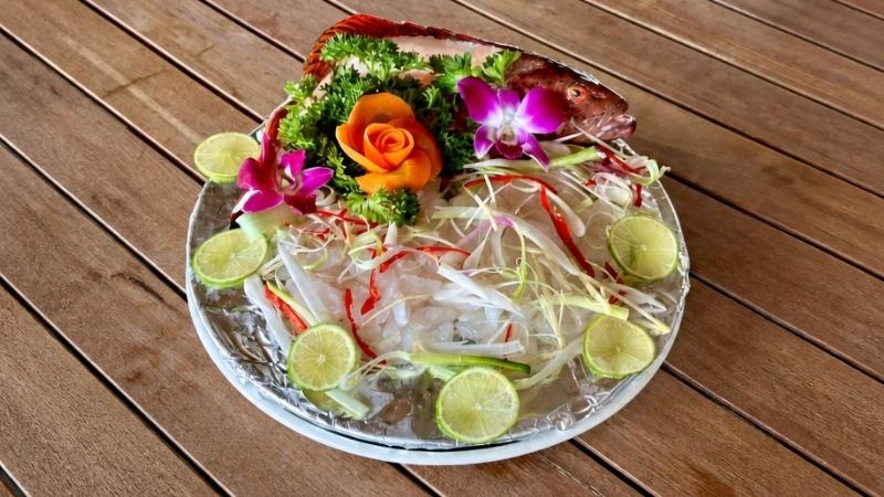 Ăn gì ở Cam Ranh – Sashimi cá mú đỏ tại nhà hàng Bến Thuyền Cầu Mới