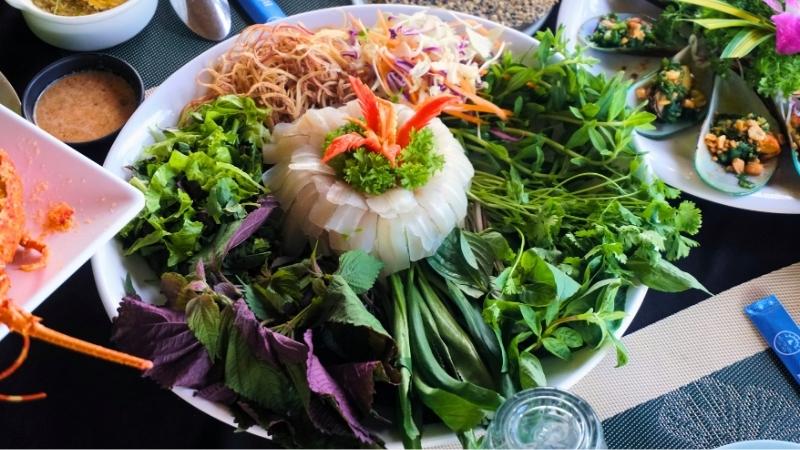 Gỏi cá mai món ăn siêu hấp dẫn tại nhà hàng Bãi Dài